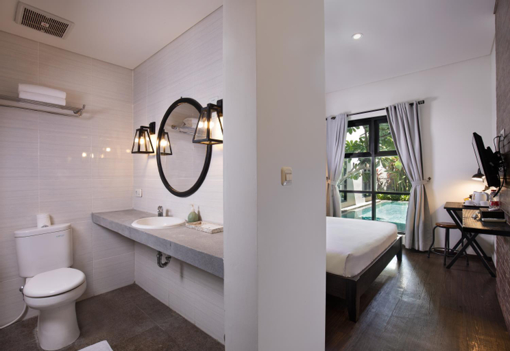 Bathroom 12