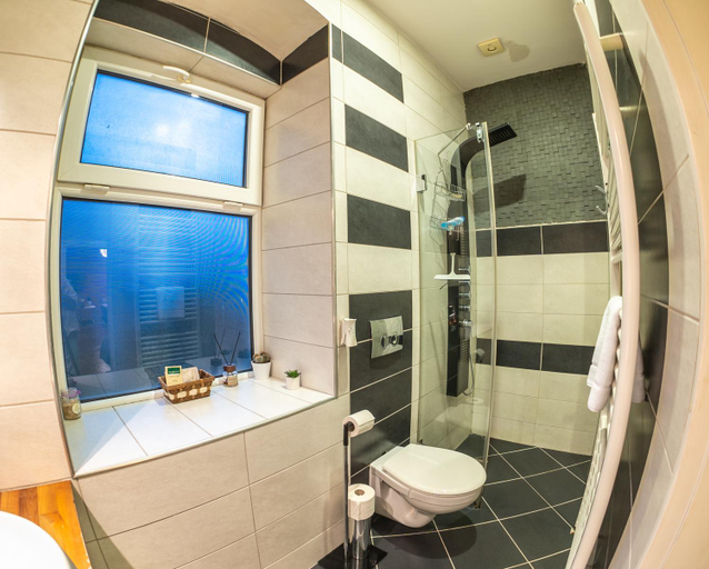 Bathroom 2, MOLDOs Haus, Sibiu