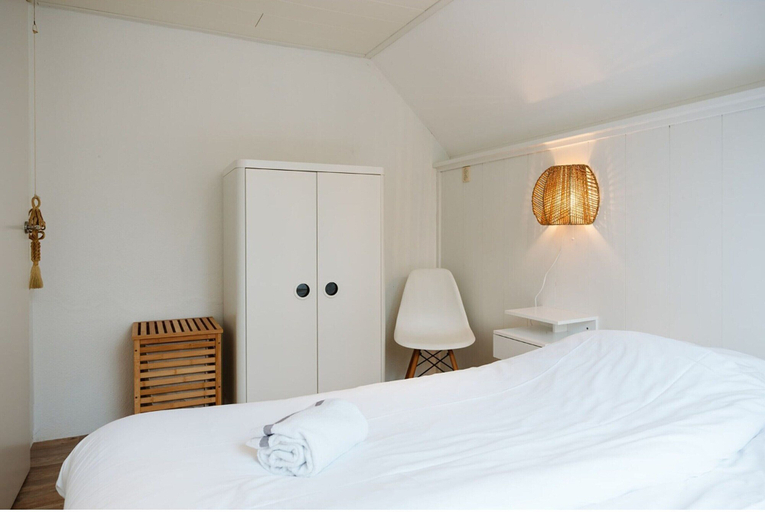Room 5, Comfortably Furnished Holiday Home by the sea, Goedereede