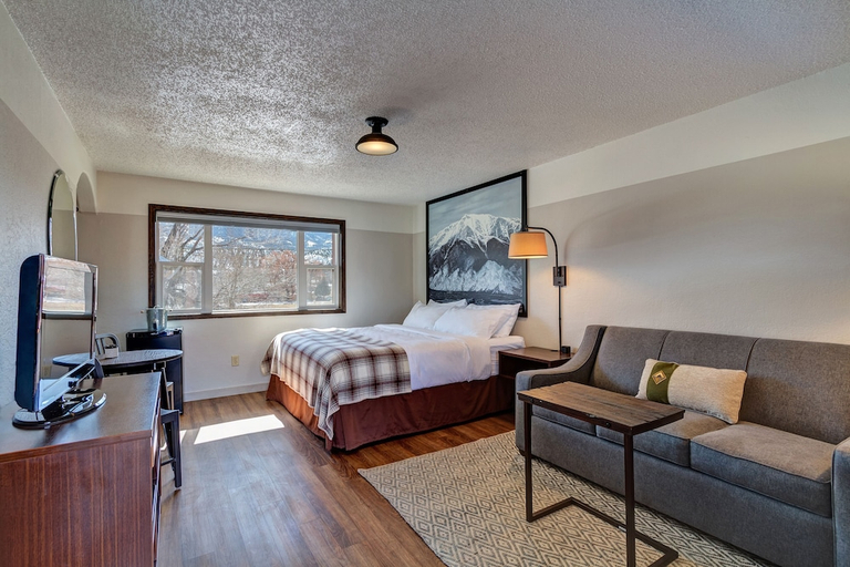 Bedroom 2, Loyal Duke Lodge, Chaffee