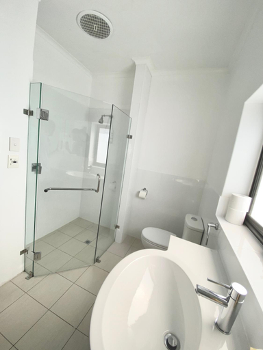 Bathroom 3, Atlantic West Beach Apartments, Adelaide