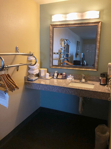 Bathroom 3, Key West Inn Tunica, Tunica