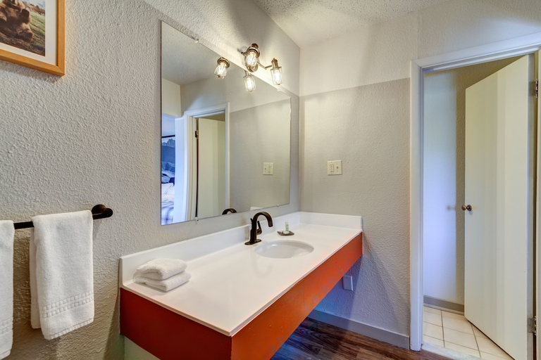 Bathroom 3, Loyal Duke Lodge, Chaffee
