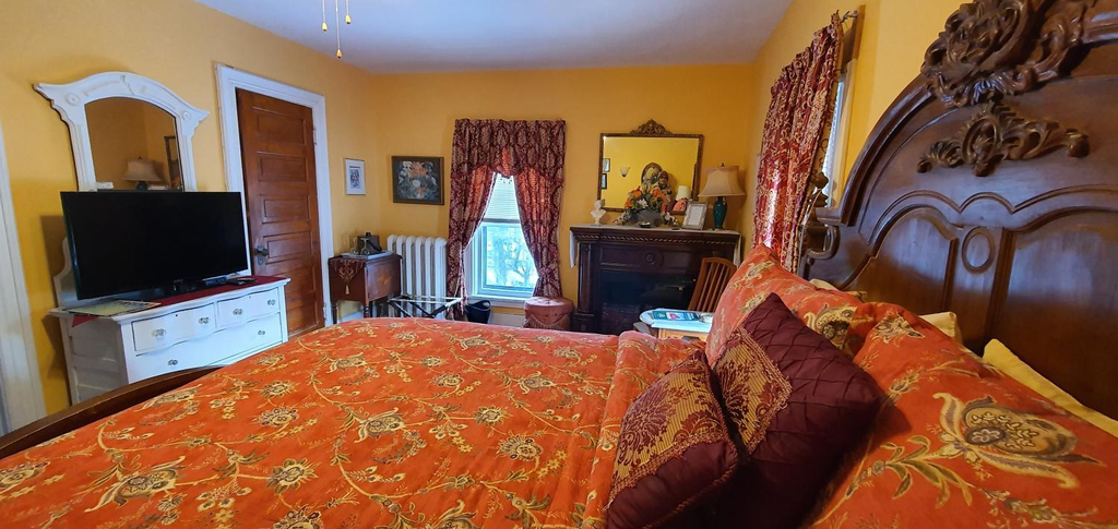 Others 1, A Moment in Time Bed and Breakfast, Niagara