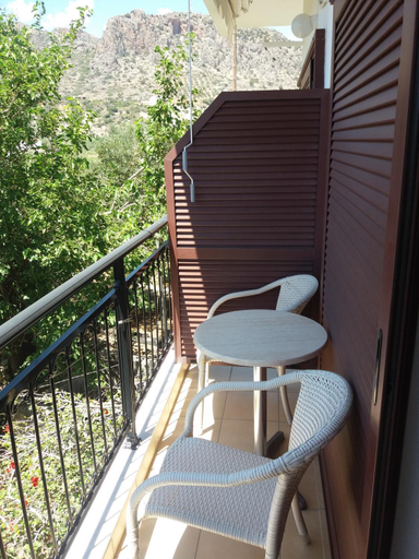 Others 5, Oasis Studios, Crete