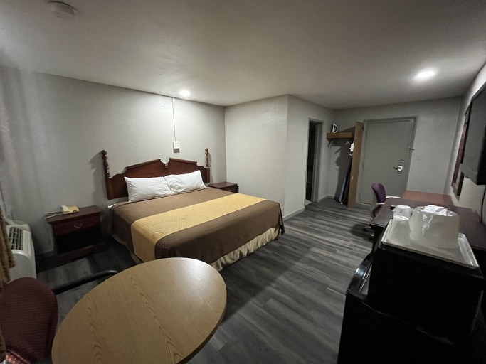Bedroom 2, Mid Towne Inn & Suites San Antonio, Bexar
