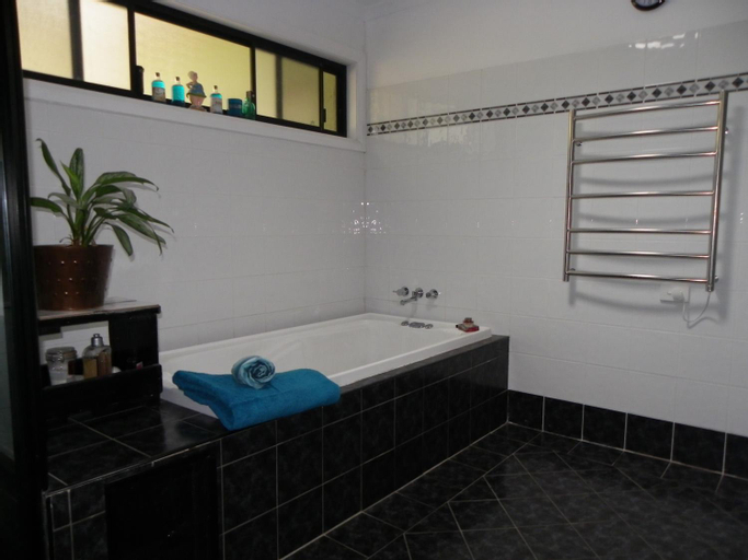 Bedroom 4, Werekataba Self-Catering Residence, Lake Macquarie - North