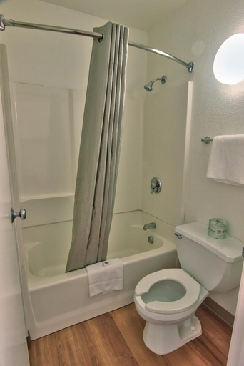 Bathroom 4, Motel 6 West Sacramento, CA, Yolo