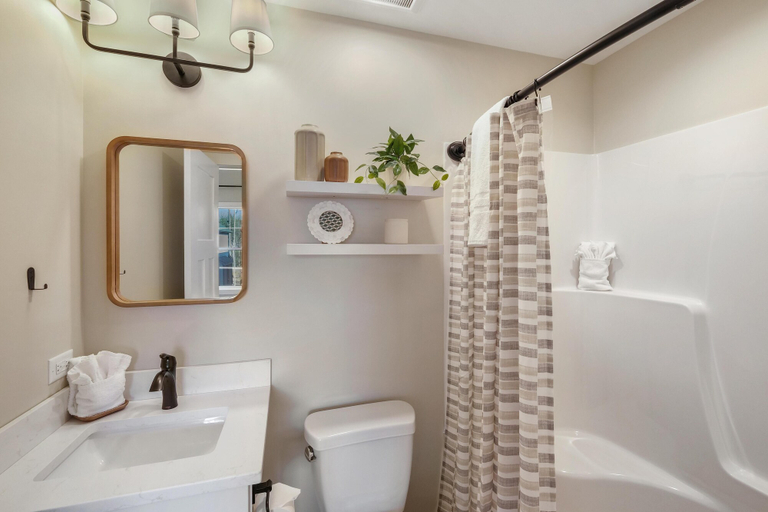 Bathroom 4, The Statesman, La Salle