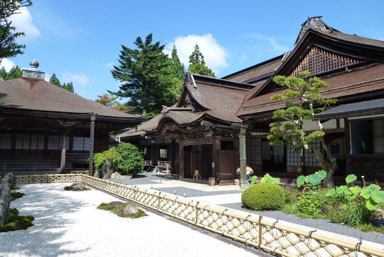 Exterior & Views 2, Koyasan Shukubo Yochiin, Kōya