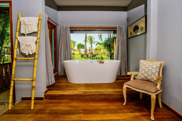 Bathroom 14