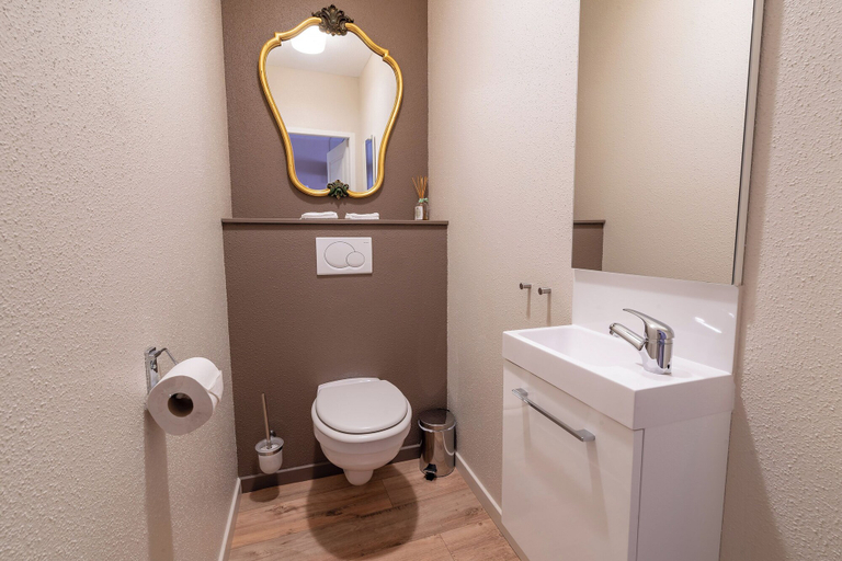 Bathroom 3, La Cour St Fulrad, Haut-Rhin