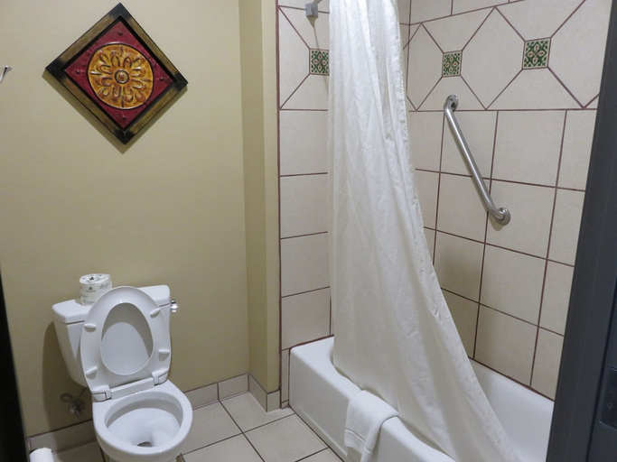Bathroom 4, Knights Inn La Hacienda Alamo Dome - Riverwalk, Bexar