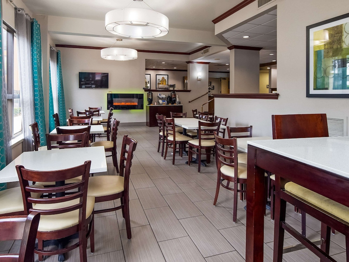 Food & Drinks 5, Clarion Pointe Near Medical Center, Bexar