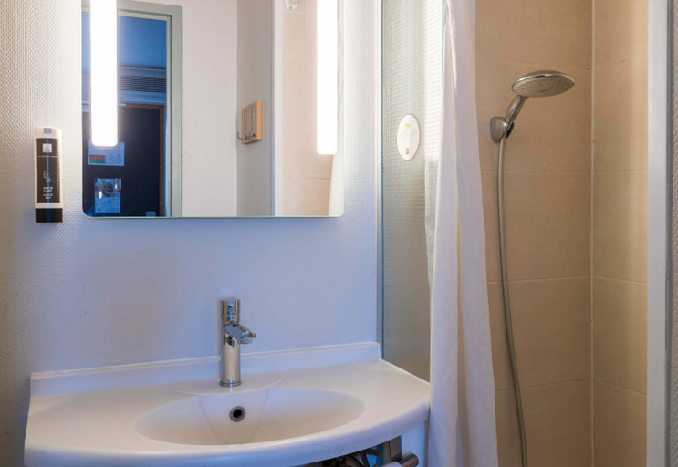 Bathroom, B&B HOTEL Orleans Ouest La Chapelle-Saint-Mesmin, Loiret