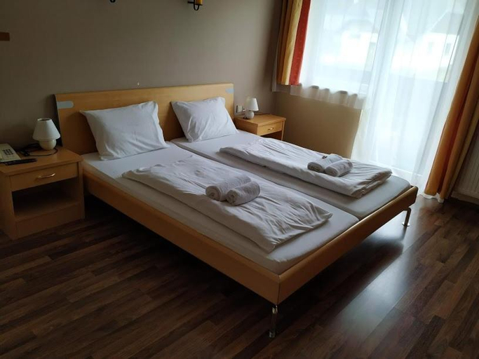 Bedroom 2, Pension Tilly, Liezen