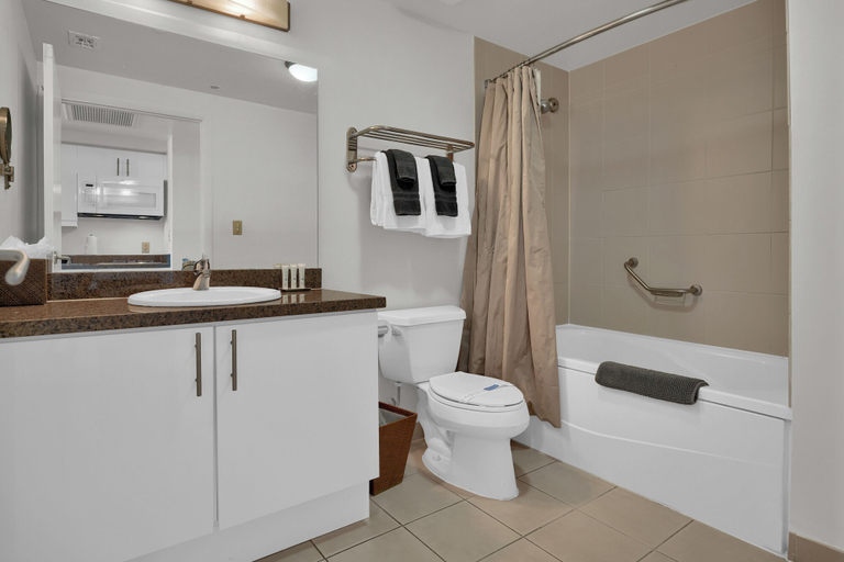 Bathroom, Glamorous Bay View Studio in the Grove, Miami-Dade