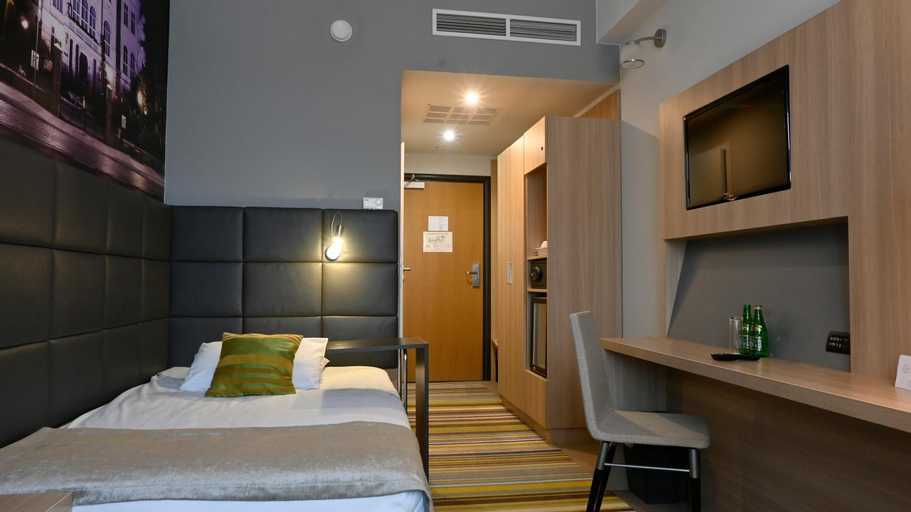 Bedroom 18
