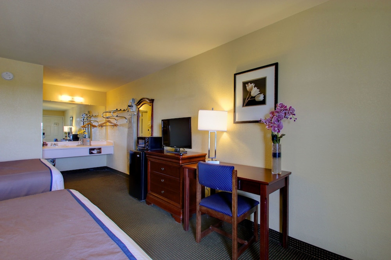 Bedroom 2, Key West Inn Tunica, Tunica