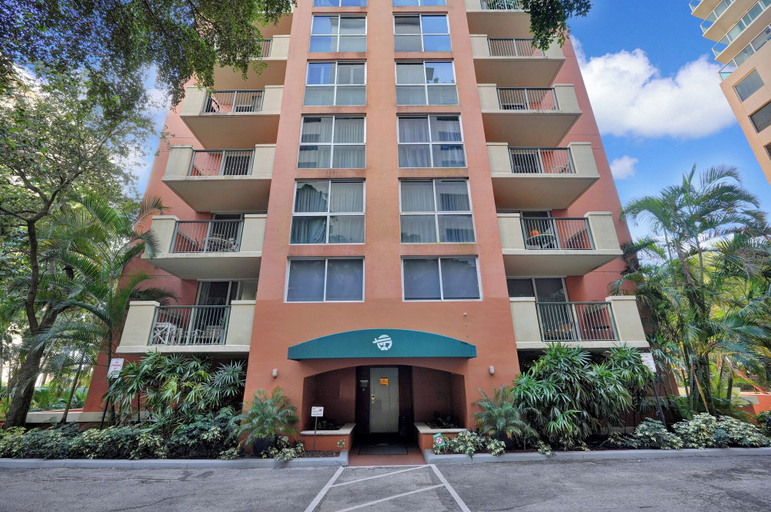 Exterior & Views, Relaxing Condo with Free Parking, Miami-Dade