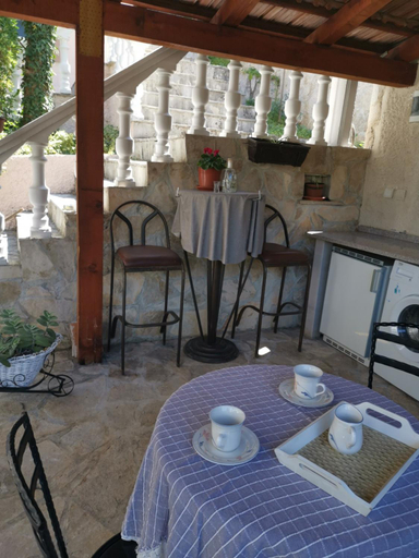 Food & Drinks, Apartments Coso Zlatne njive bb