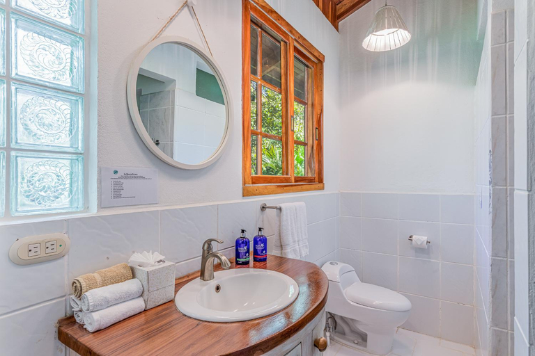 Bathroom 4, Hotel Guiones, Nicoya