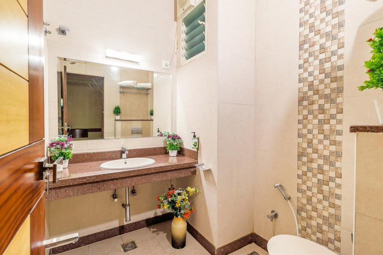 Bathroom 3, Hotel Kanthi Comforts, Bangalore