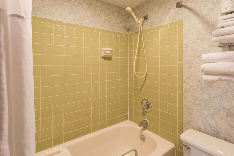 Bathroom 3, Days Inn by Wyndham Rockford, Winnebago
