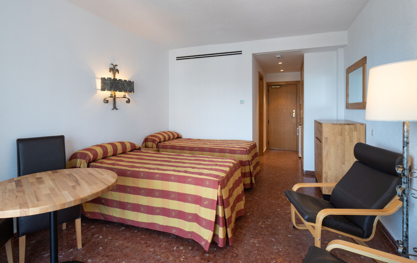 Bedroom 3, Hotel Apartamentos Bajondillo, Málaga