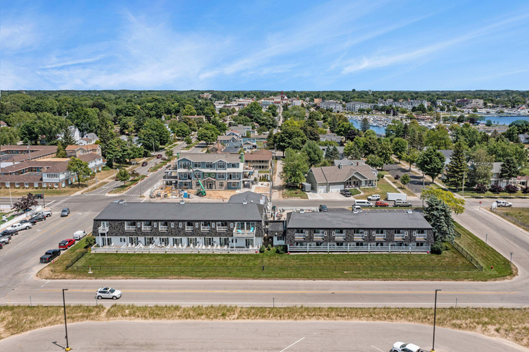 Exterior & Views 2, Snyder's Shoreline Inn, Lake Michigan
