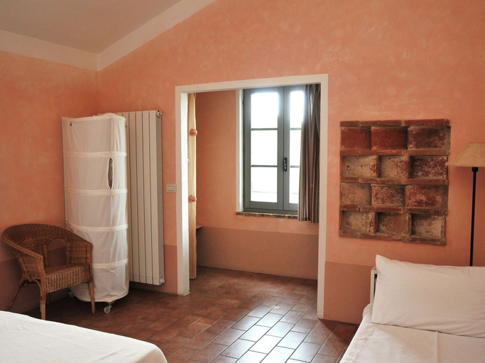 Room 5, Apartment Near Lake Trasimeno With Pool, Perugia