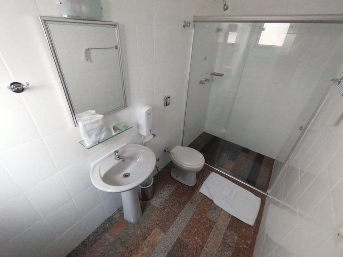 Bathroom 2, Hotel Cidade, Passos