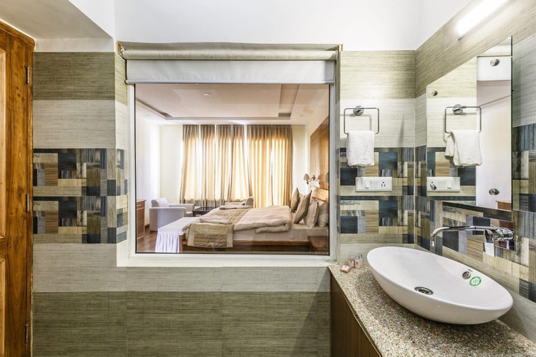 Bathroom, Reenam Hotel, Leh