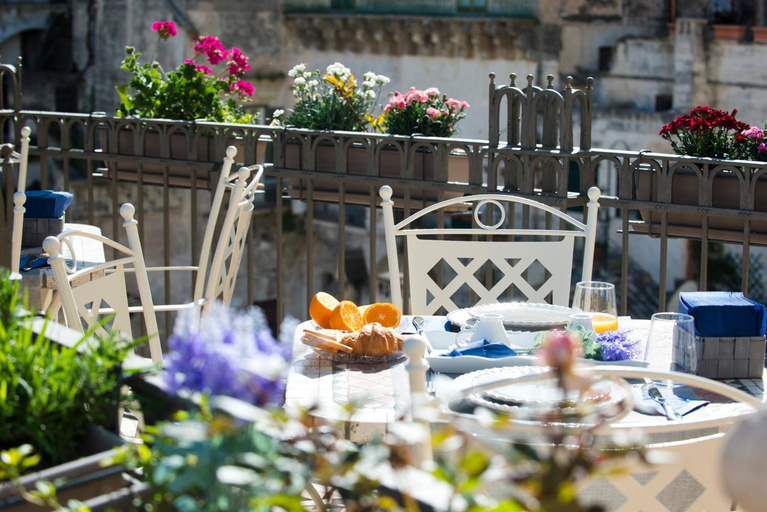 Others 3, Sassisuite, Matera