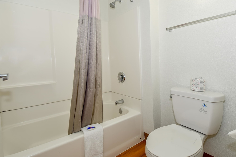 Bathroom 4, Motel 6 Riverside, CA - South, Riverside