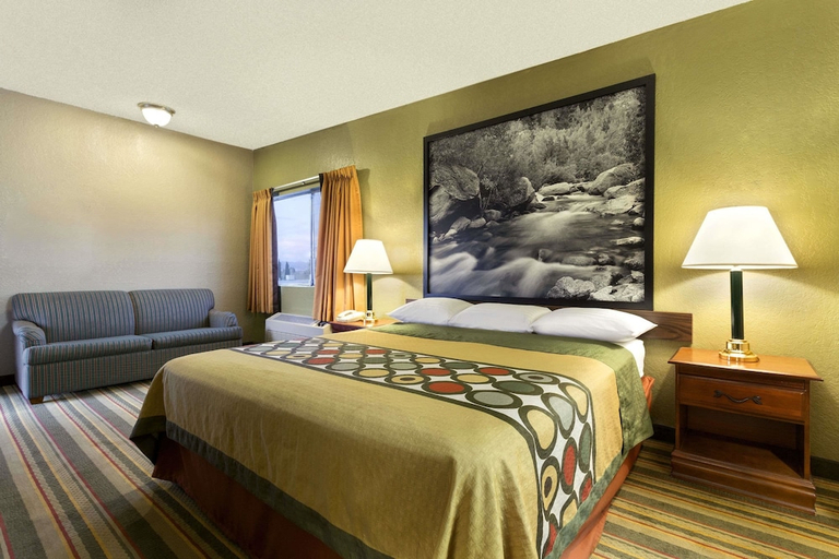Bedroom 2, Super 8 By Wyndham Ridgecrest, Kern