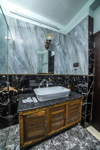 Bathroom 2, Rain Rock Villa, Salem