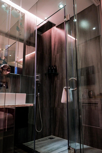 Bathroom 17