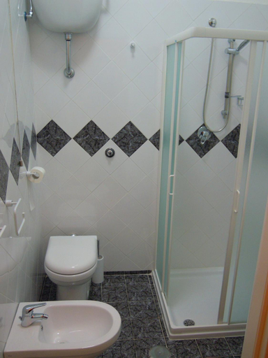 Bathroom 3, Hotel Happy, Salerno