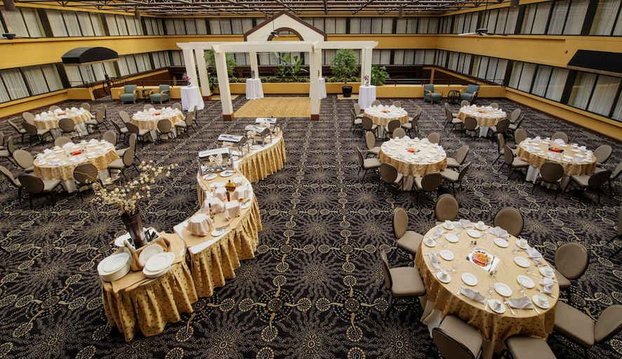 Food & Drinks 5, The Rockville Hotel, a Ramada by Wyndham, Montgomery