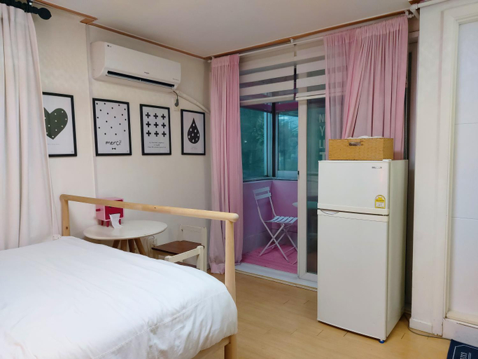 Bedroom 4, Han River Residence & Guesthouse in Seoul, Mapo