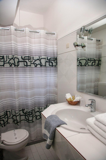 Bathroom, G George, Ionian Islands