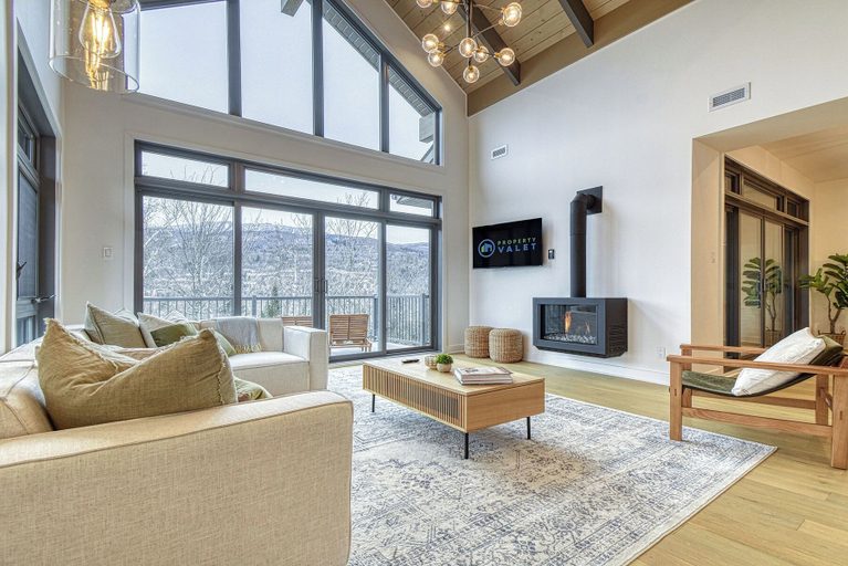 Others 3, 201 Verbier Building 6, Les Laurentides