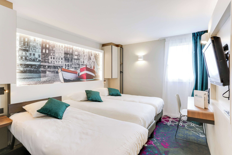 Bedroom 3, Brit Hotel Caen Nord - Mémorial, Calvados