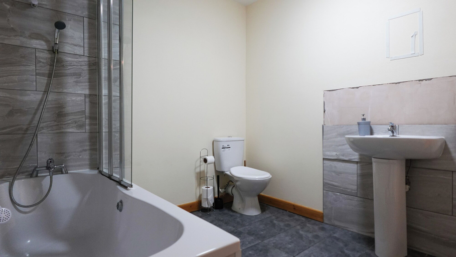 Bathroom 4, Royal Living Apartment, Manchester