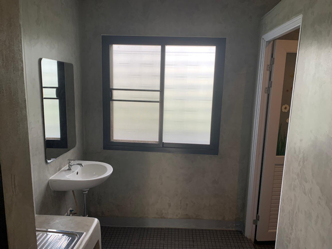 Bathroom 11