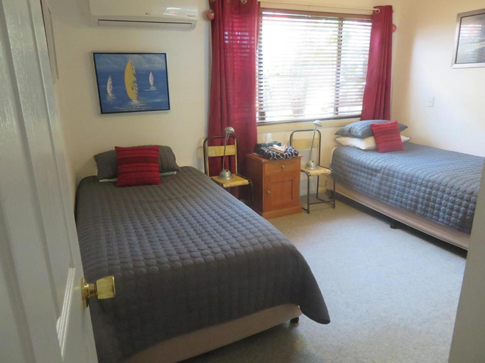 Bedroom 3, Werekataba Self-Catering Residence, Lake Macquarie - North