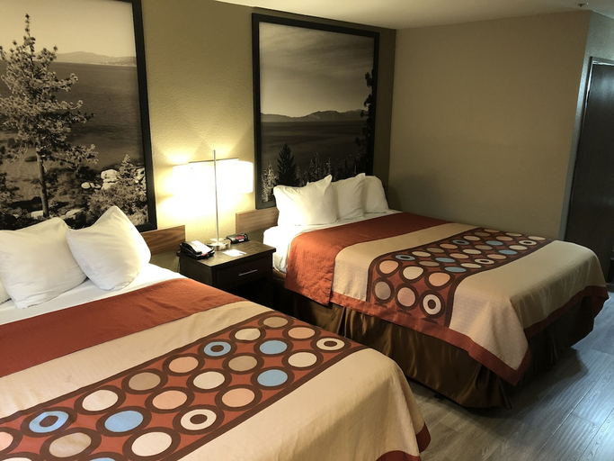 Bedroom 3, Super 8 by Wyndham Redding, Shasta