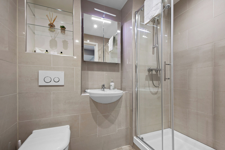 Bathroom 3, Chic and Modern Flats in Hoxton, Shoreditch, London