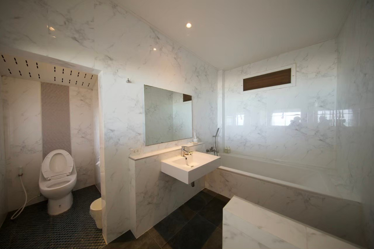 Bathroom 19